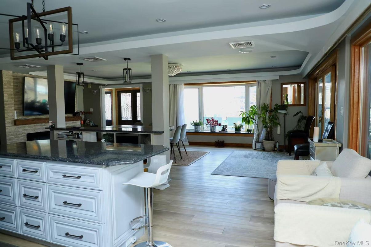 Dining room, Interior, Kitchen, Pendant Lights, Recessed Lighting, Wood Texture Flooring