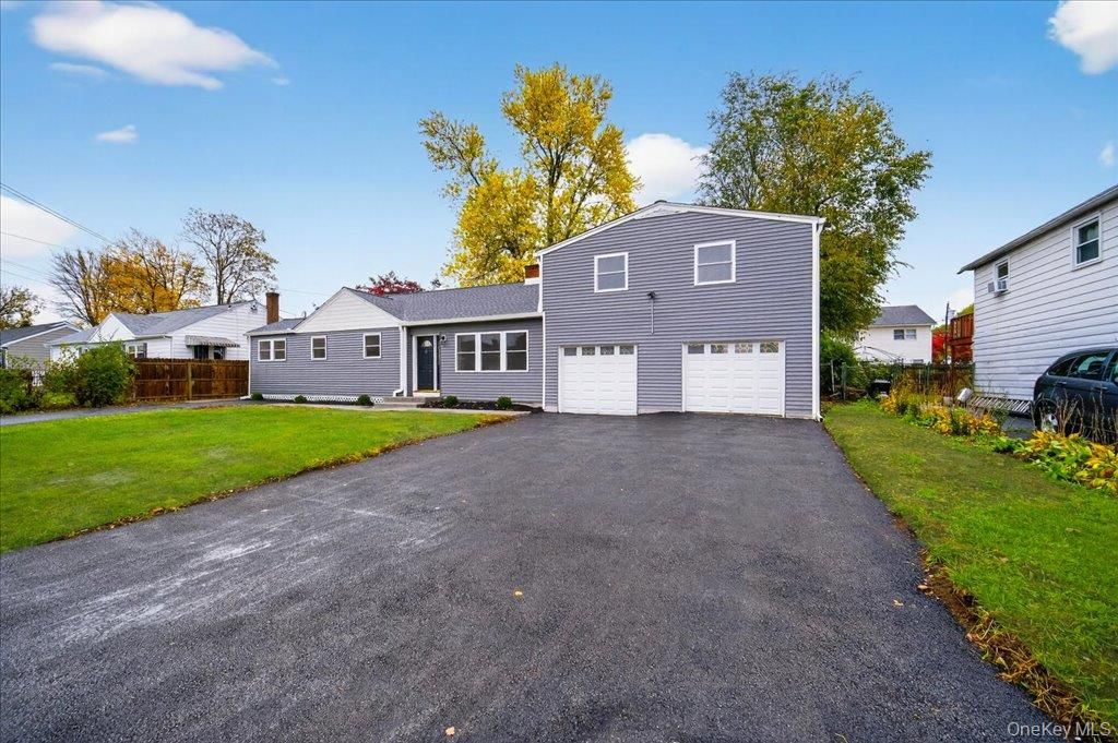 Attached, Exterior, Facade, Split Level