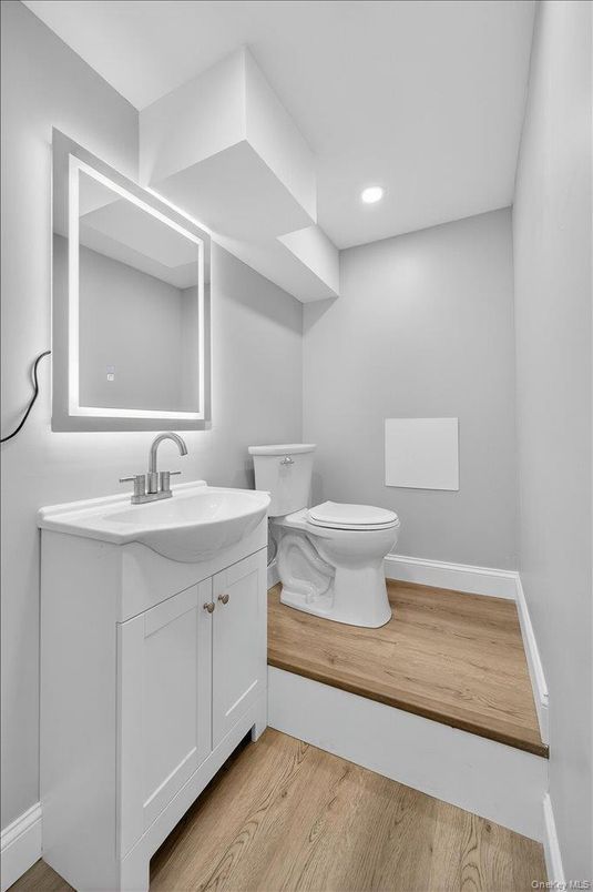 Bathroom, Interior, Recessed Lighting, Wood Texture Flooring