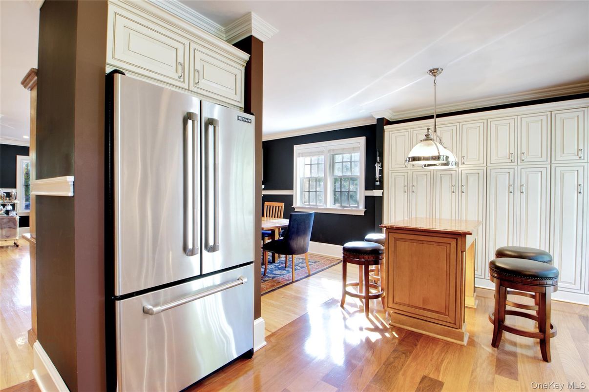 Dining room, Interior, Kitchen, Pendant Lights, Stainless Steel Appliances, Wood Texture Flooring