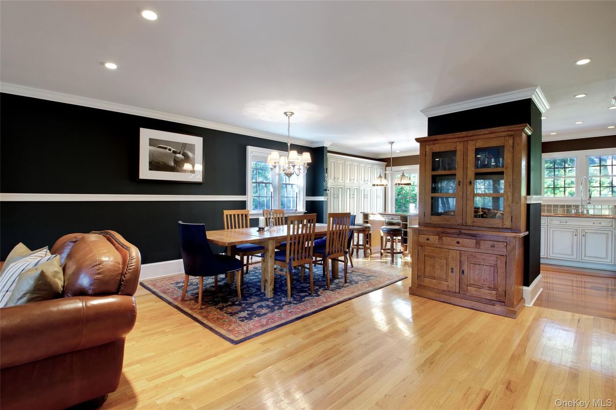 Chandelier, Dining room, Interior, Recessed Lighting, Wood Texture Flooring