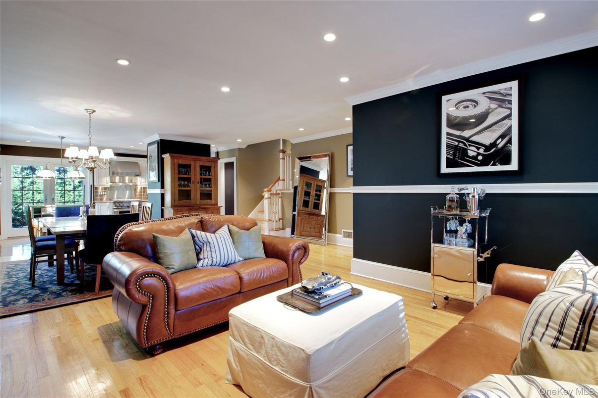 Chandelier, Dining room, Interior, Living room, Recessed Lighting, Wood Texture Flooring