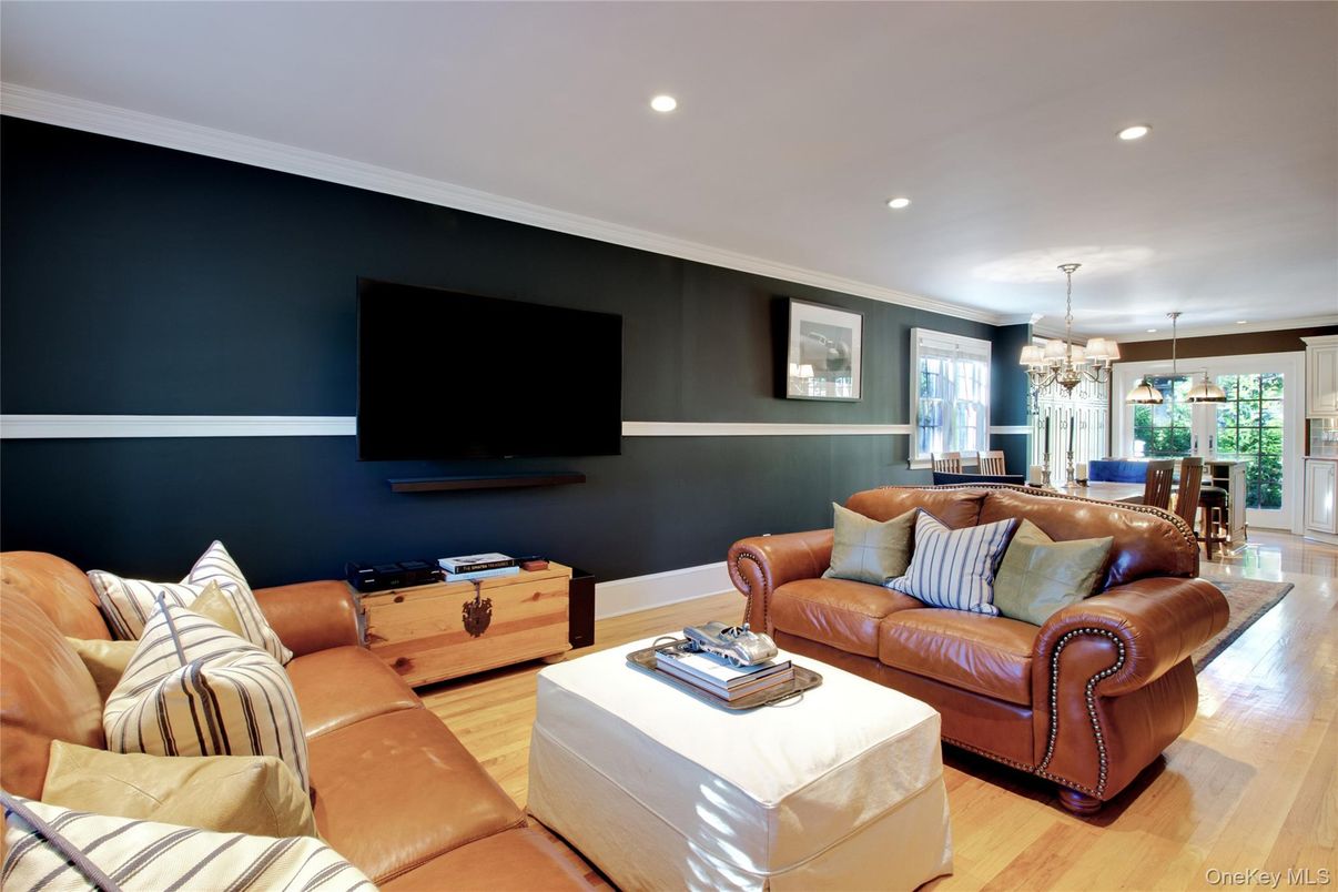 Chandelier, Dining room, Interior, Living room, Recessed Lighting, Wood Texture Flooring