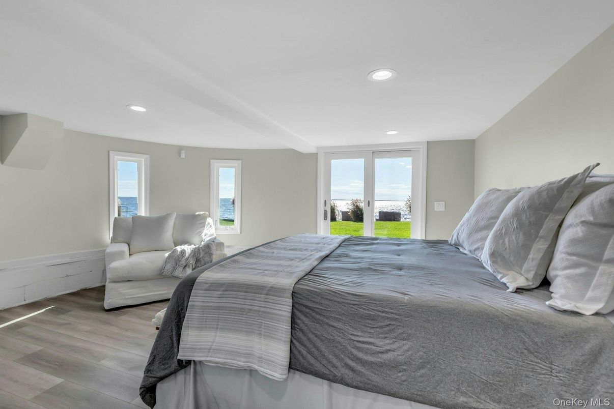 Bedroom, Interior, Recessed Lighting, Water, Wood Texture Flooring