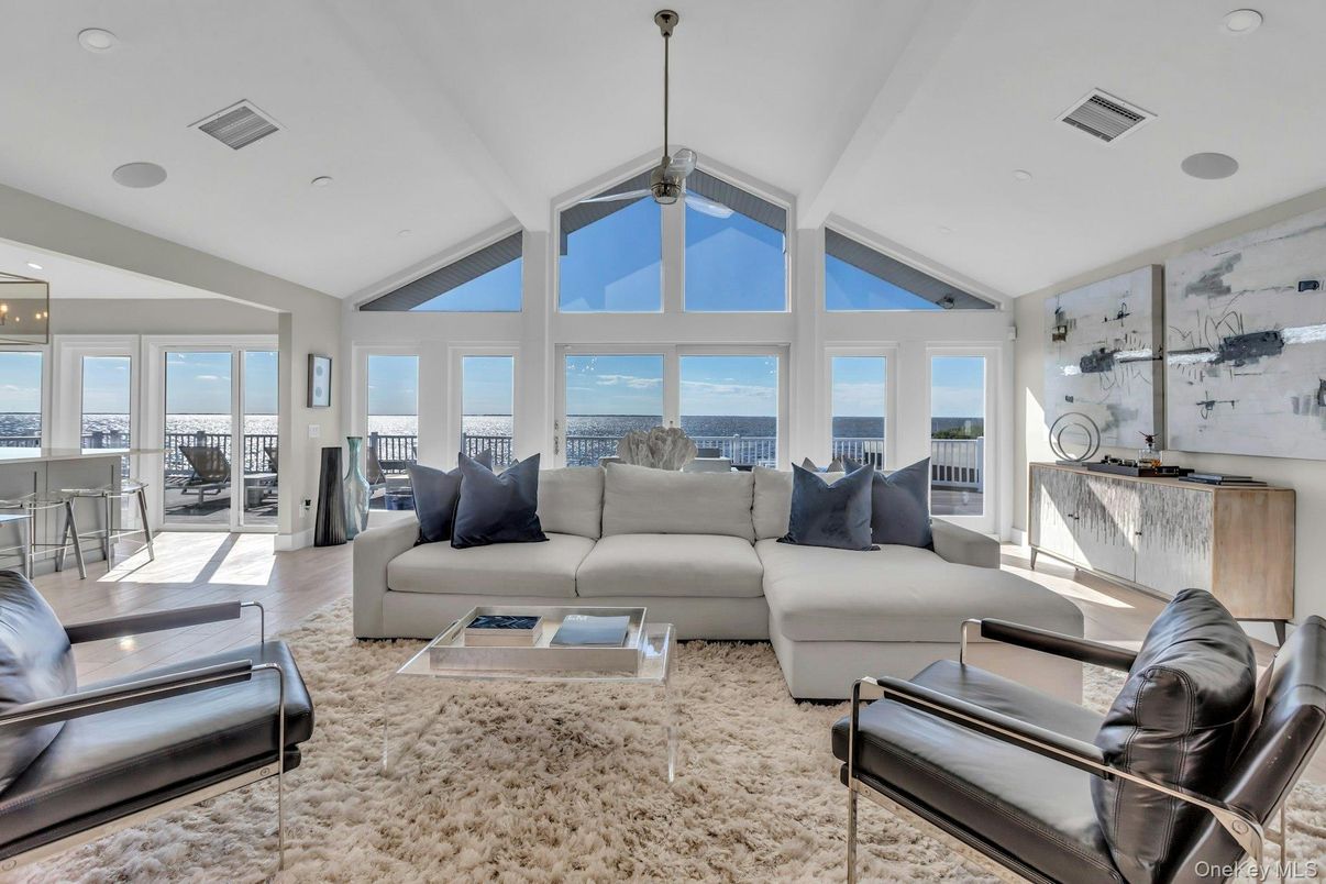 Interior, Living room, Pendant Lights, Recessed Lighting