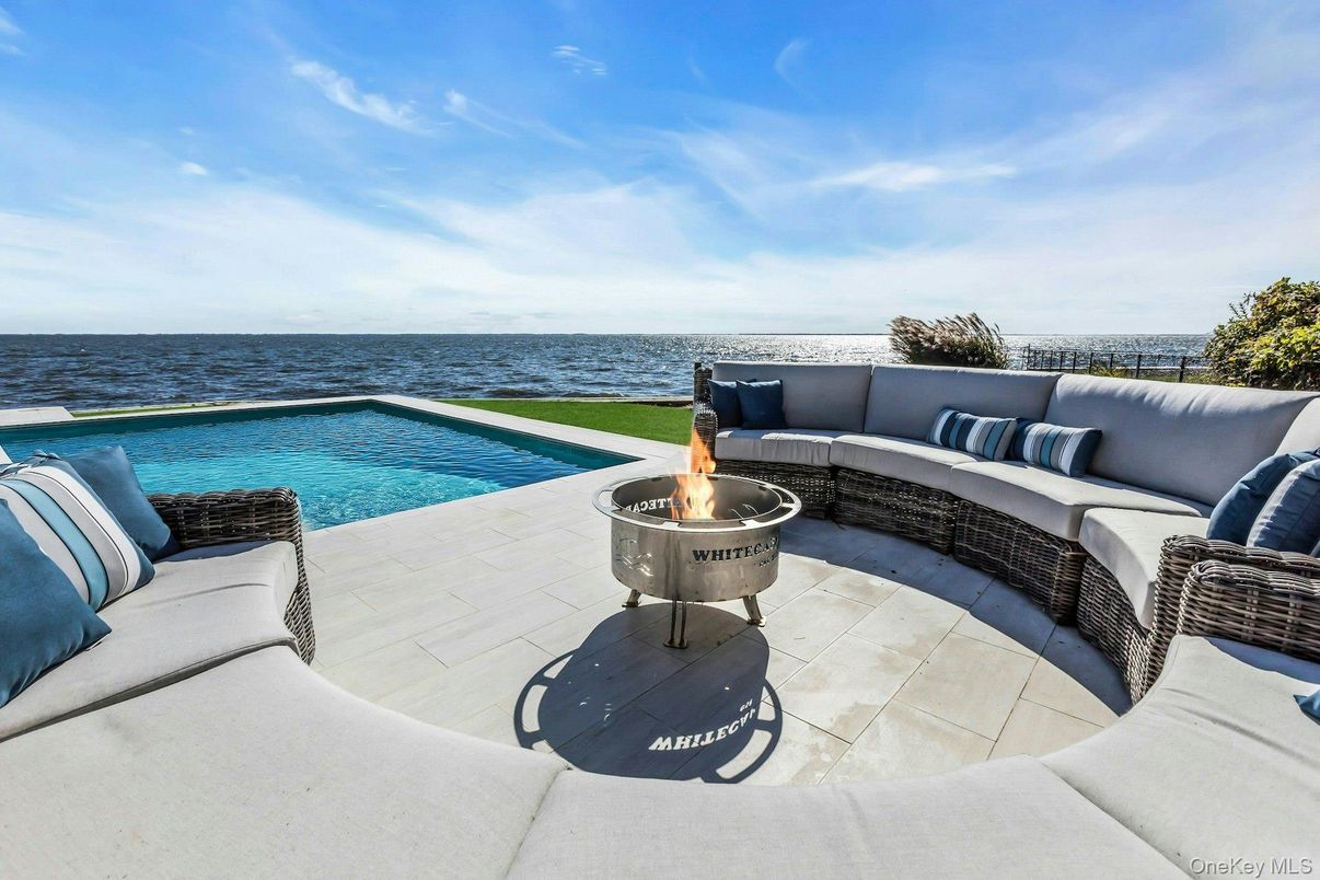 Exterior, Pool, Water