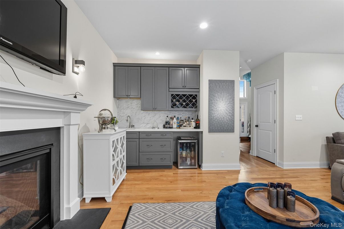 Fireplace, Interior, Kitchen, Recessed Lighting, Wood Texture Flooring