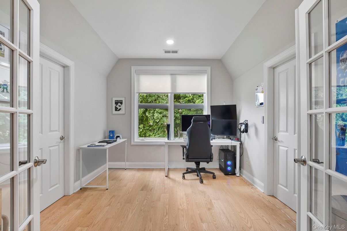 Home Office, Interior, Recessed Lighting, Wood Texture Flooring