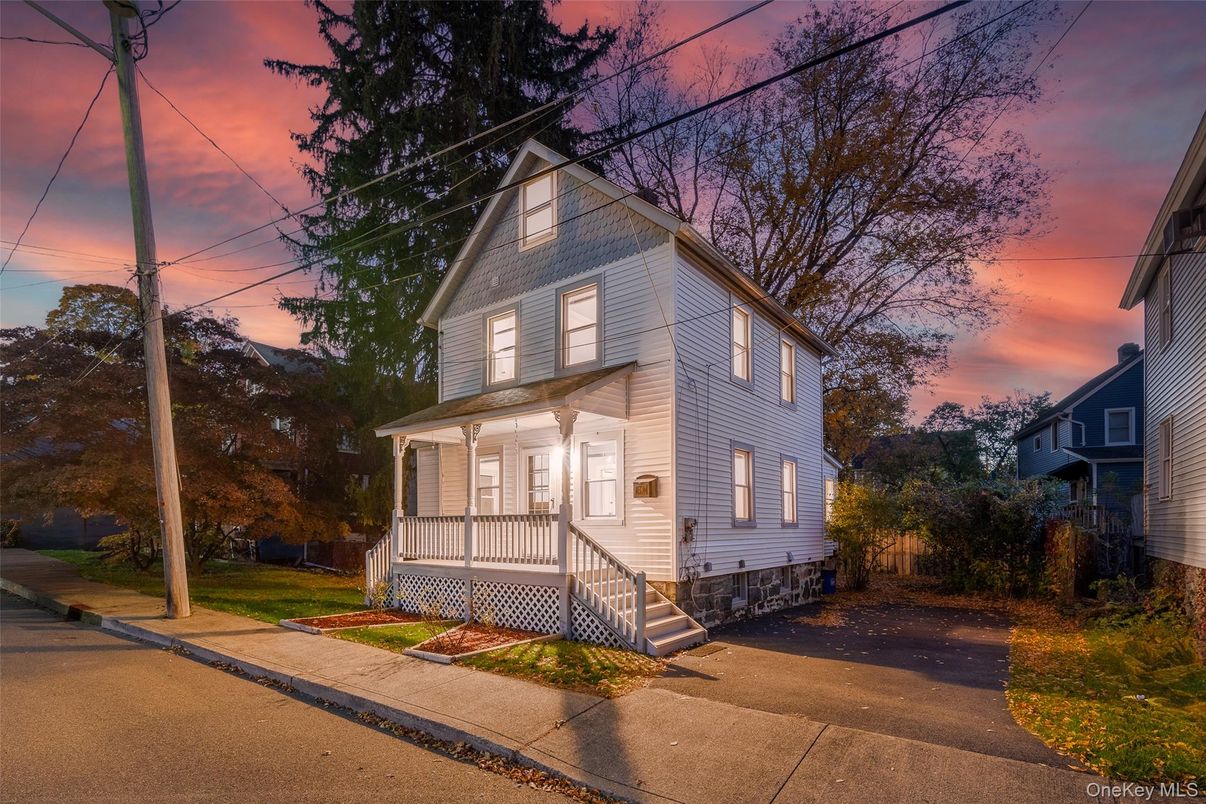 Exterior, Facade, Queen Anne Victorian