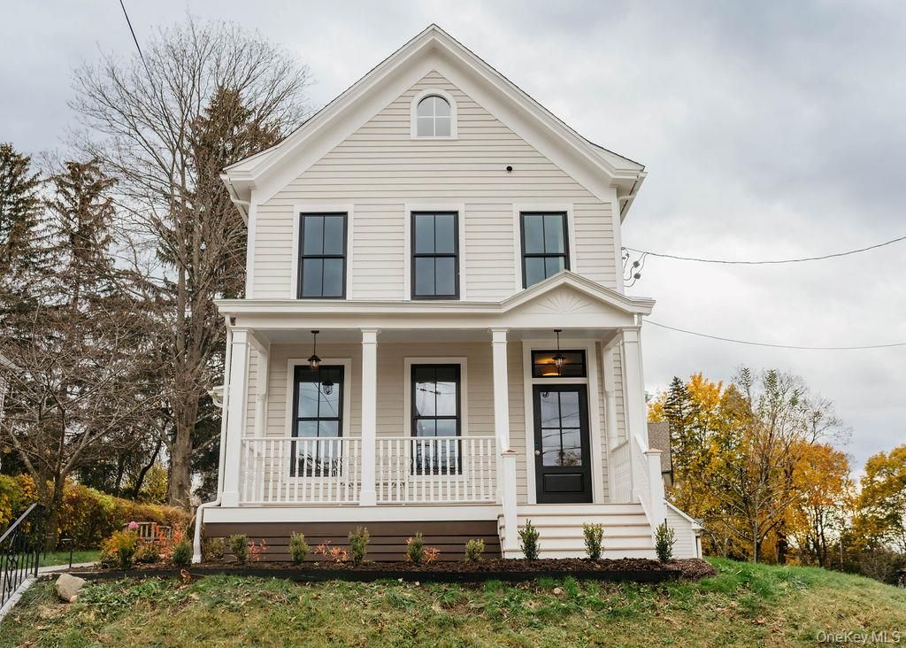 Exterior, Facade, Queen Anne Victorian