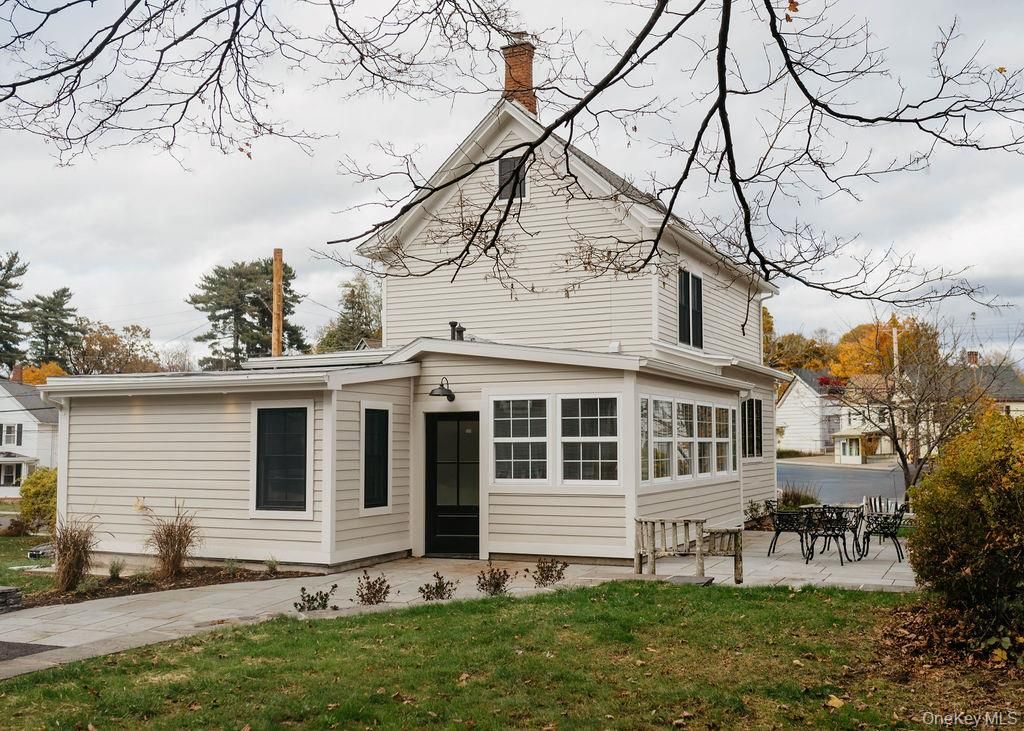 Backyard, Exterior, Facade, Queen Anne Victorian