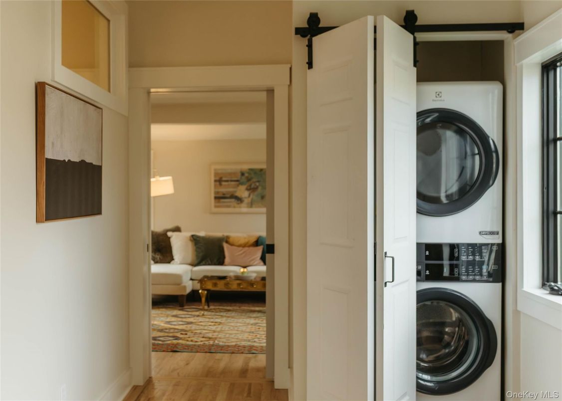Interior, Utility Closets, Washer, Wood Texture Flooring