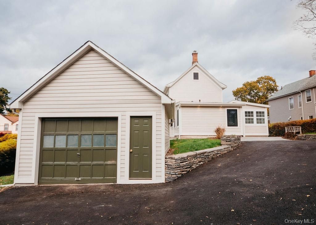 Detached Garage, Exterior
