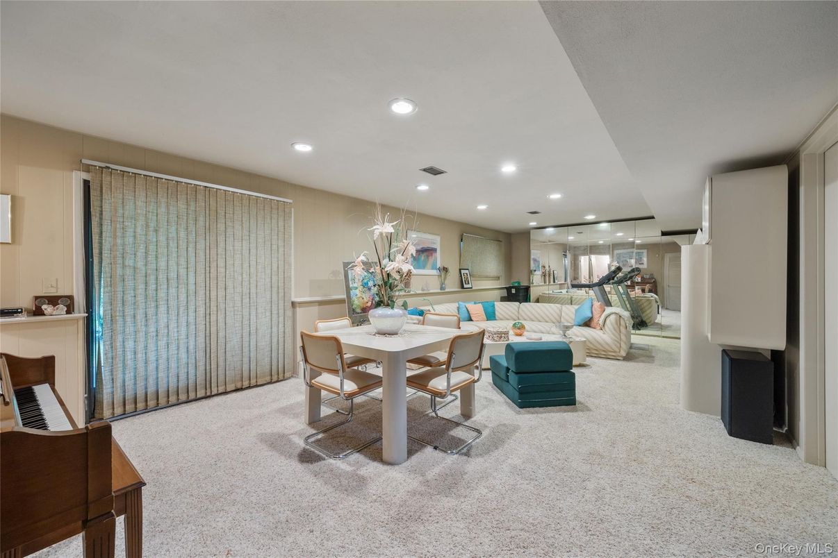 Dining room, Interior, Living room, Piano, Recessed Lighting