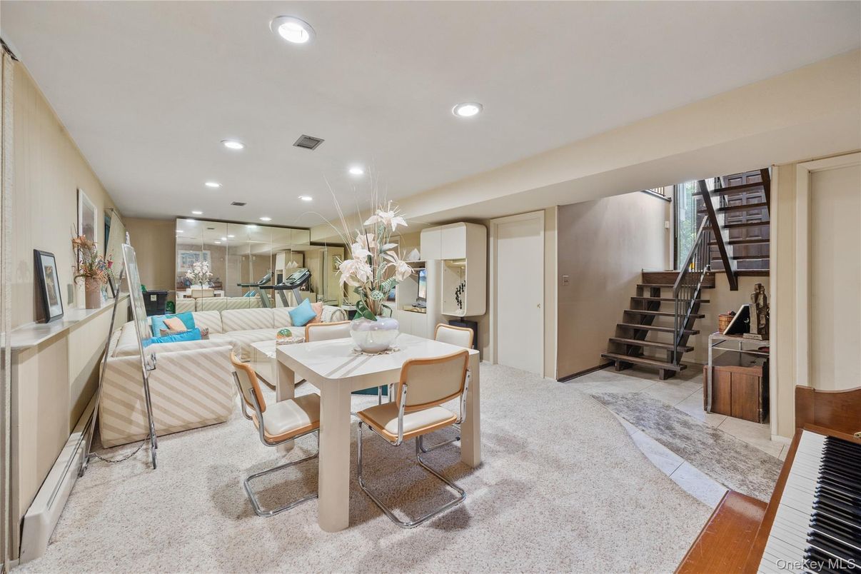 Dining room, Interior, Living room, Piano, Recessed Lighting