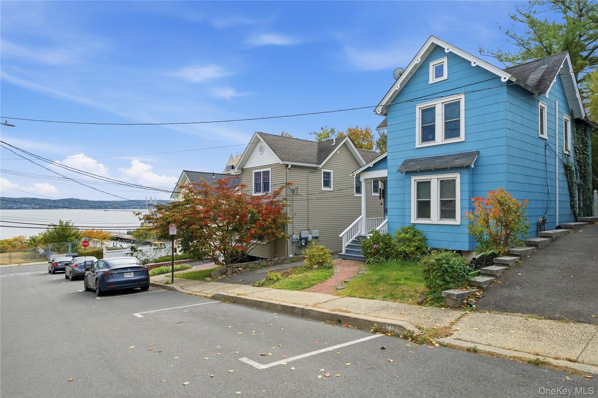 Exterior, Facade, Queen Anne Victorian
