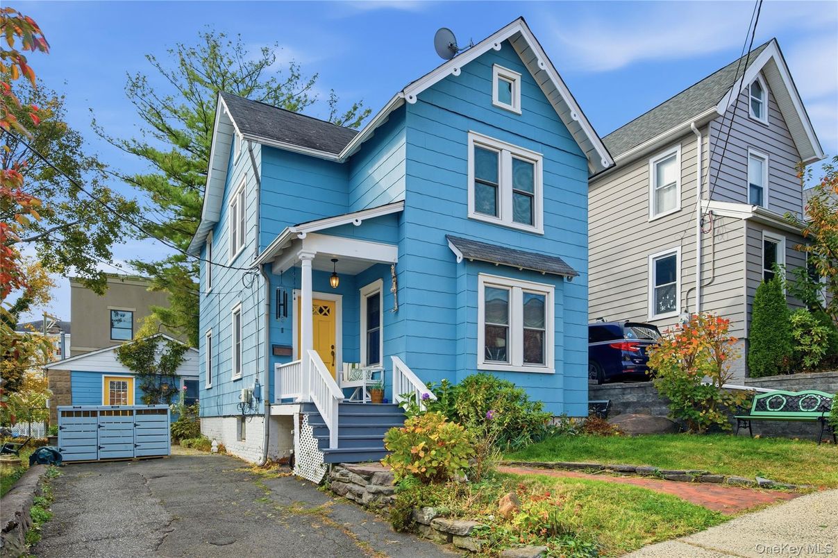 Exterior, Facade, Queen Anne Victorian