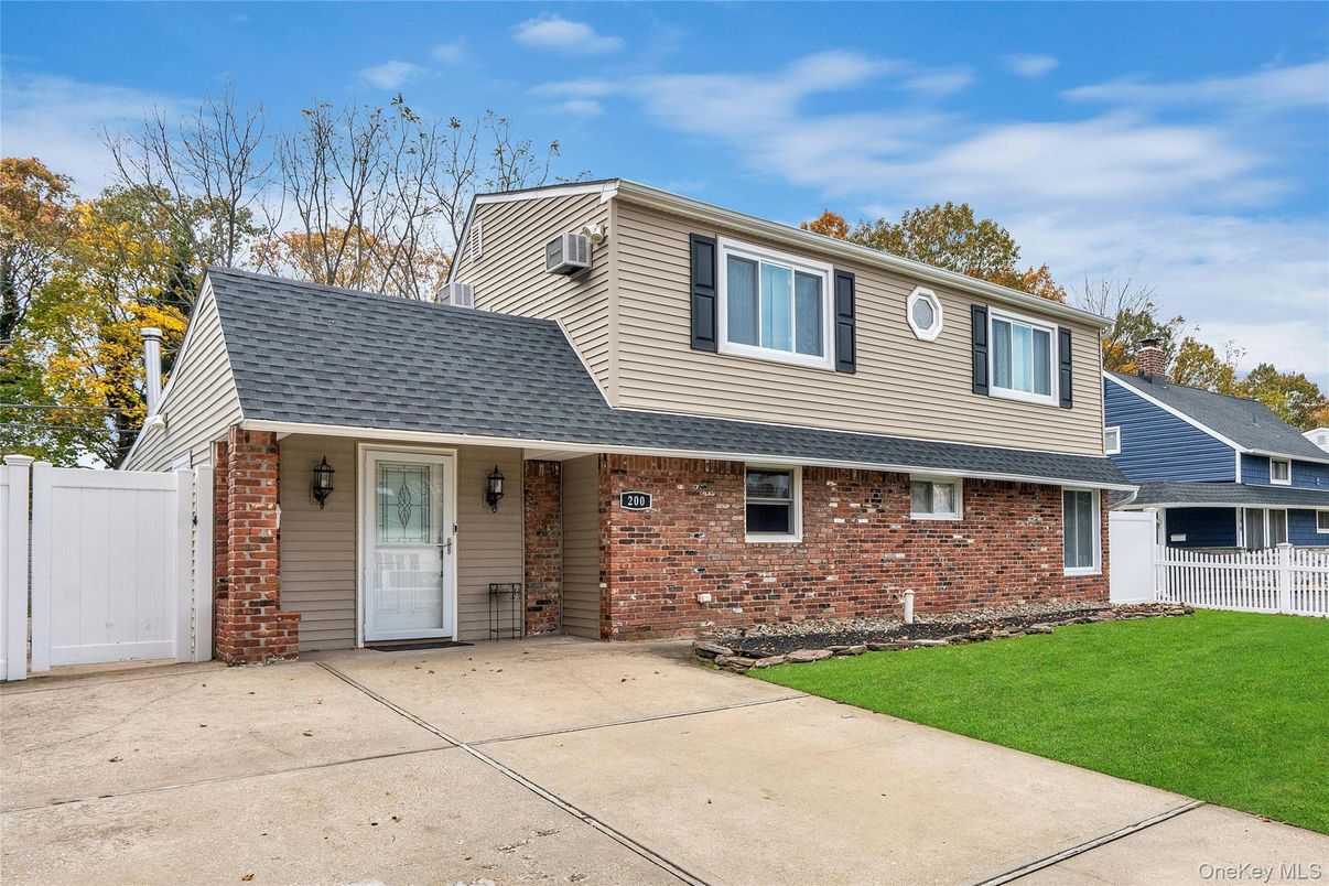 Exterior, Facade, Brick Facade, Cape Cod