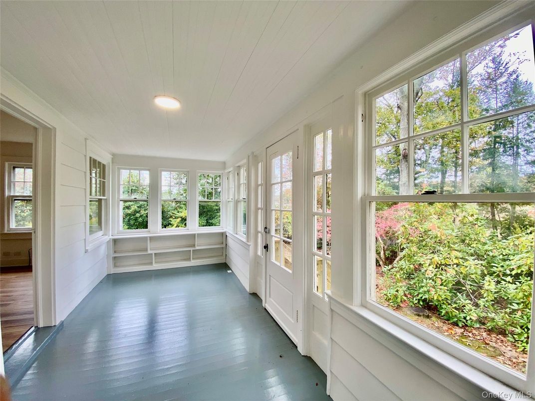 Interior, Recessed Lighting, Sun Room, Wood Texture Flooring