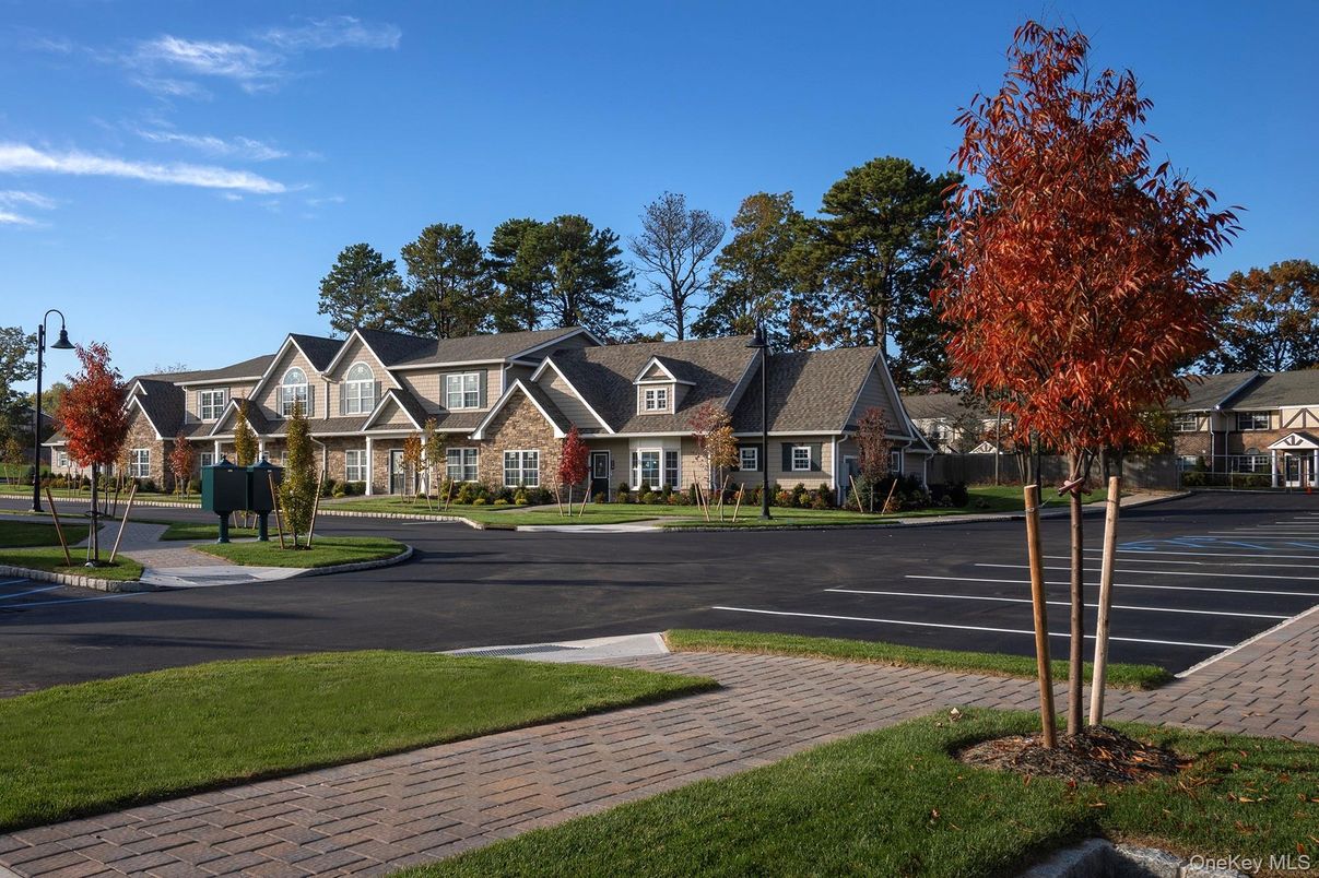 Exterior, Facade, French Provincial
