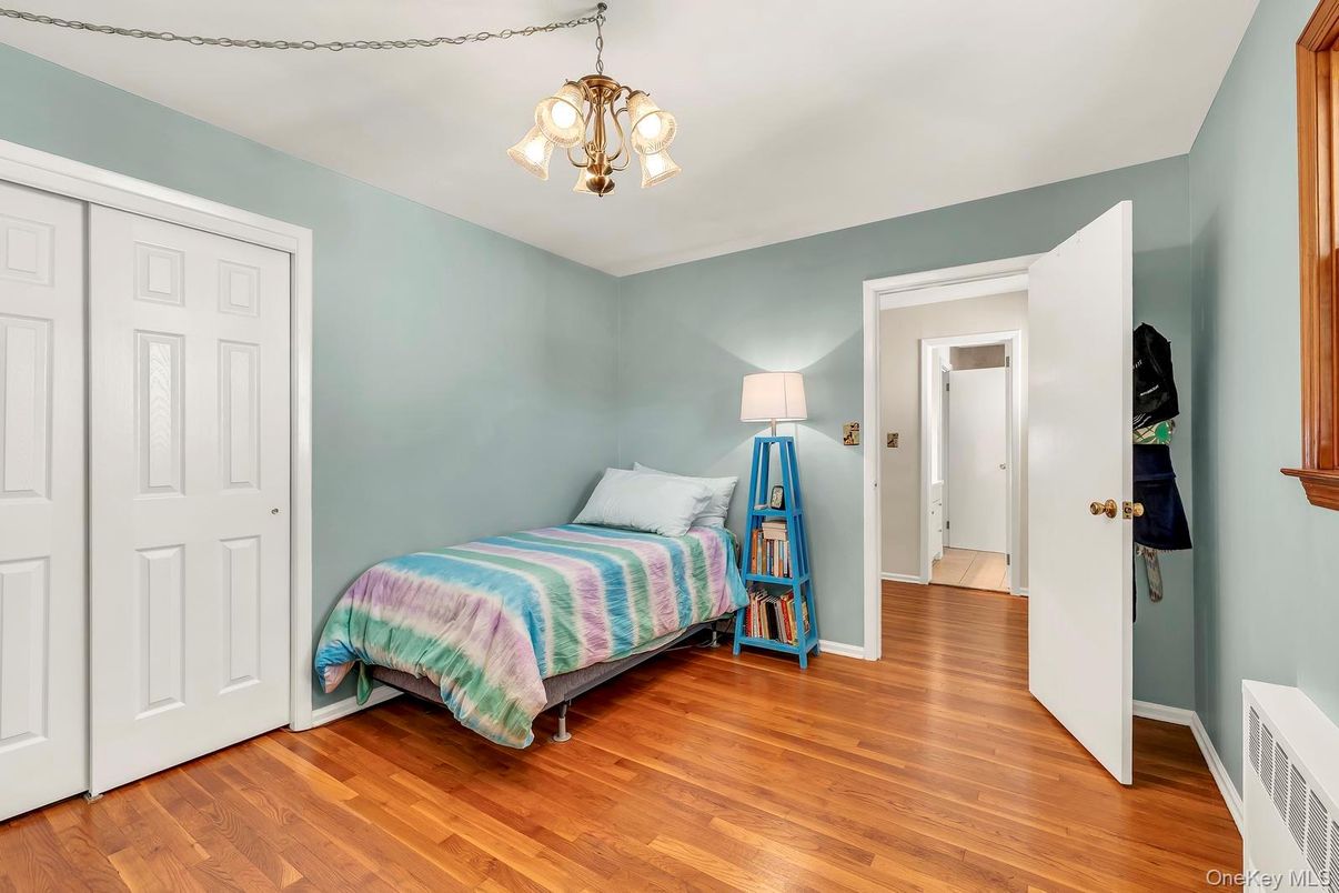 Bedroom, Interior, Pendant Lights, Wood Texture Flooring