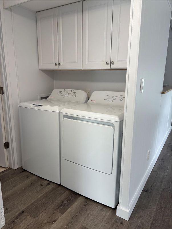 Interior, Utility Closets, Washer, Wood Texture Flooring