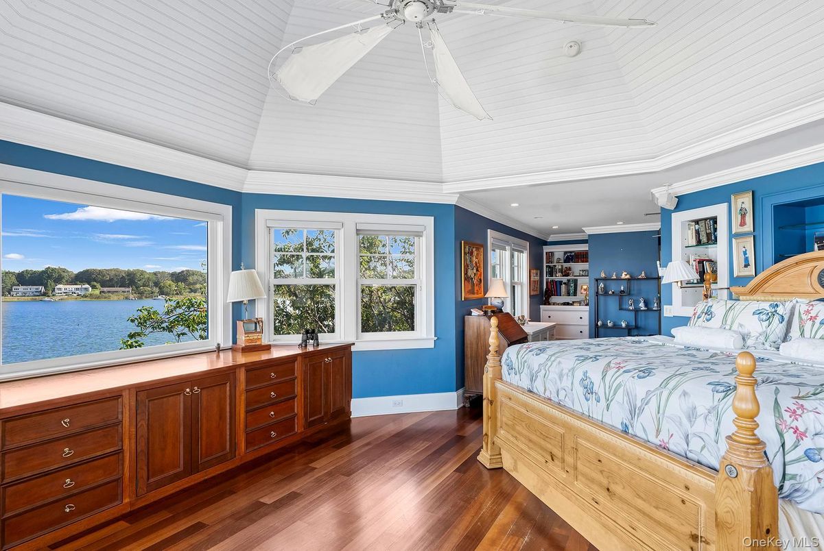 Bedroom, Interior, Recessed Lighting, Water, Wood Texture Flooring