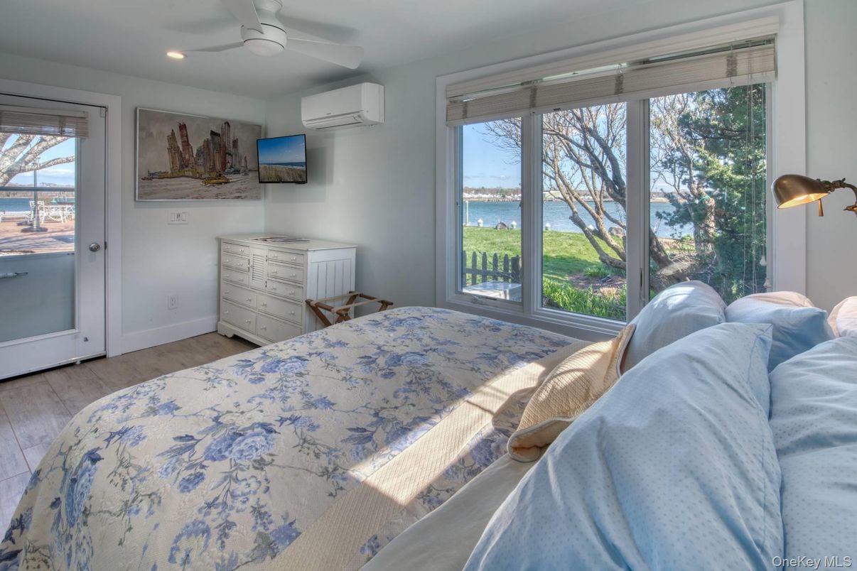 Bedroom, Interior, Recessed Lighting, Water, Wood Texture Flooring