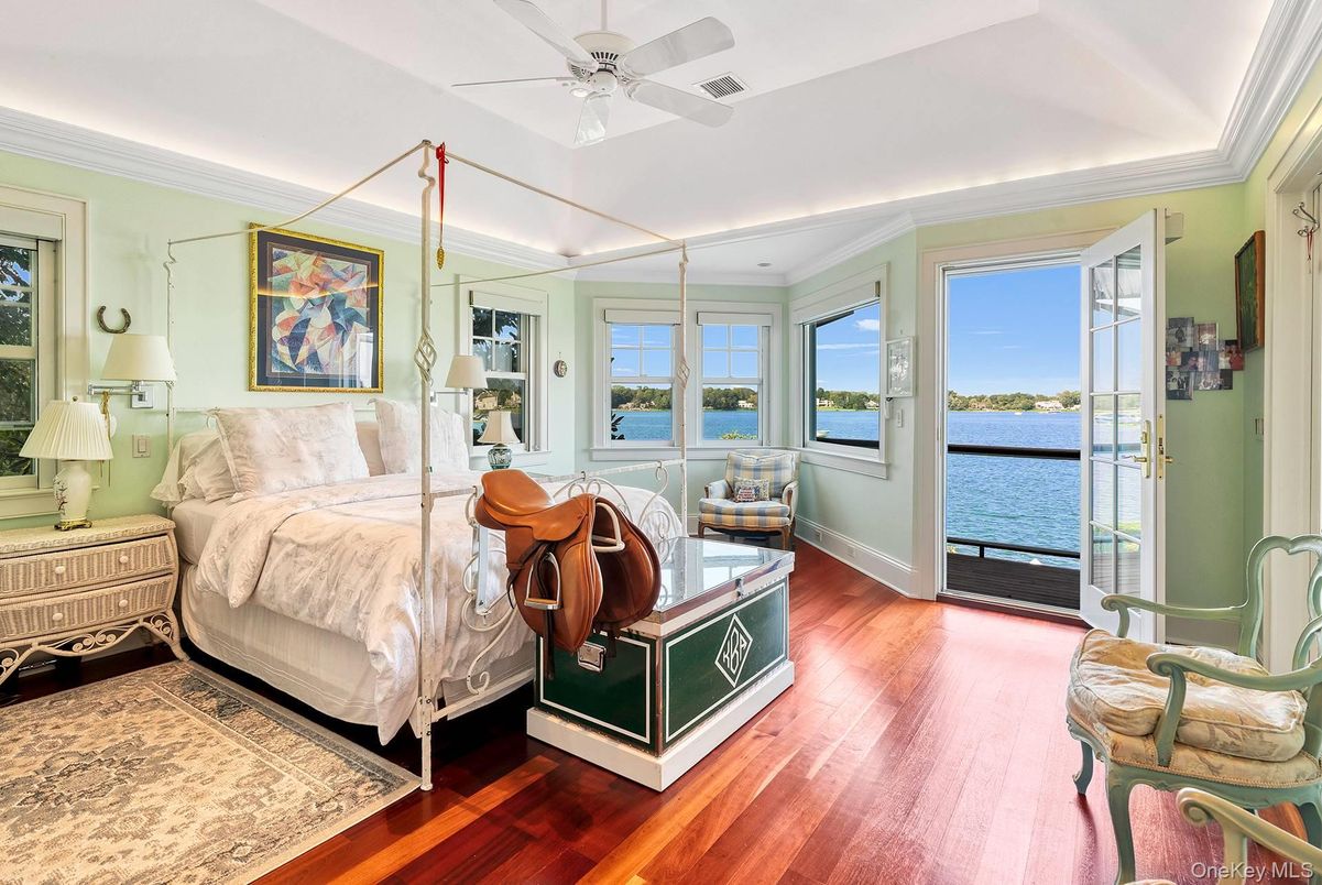 Bedroom, Interior, Water, Wood Texture Flooring
