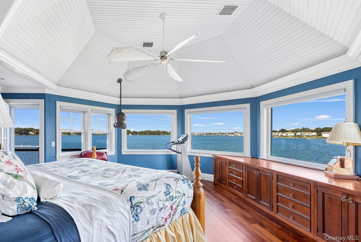 Bedroom, Interior, Water, Wood Texture Flooring