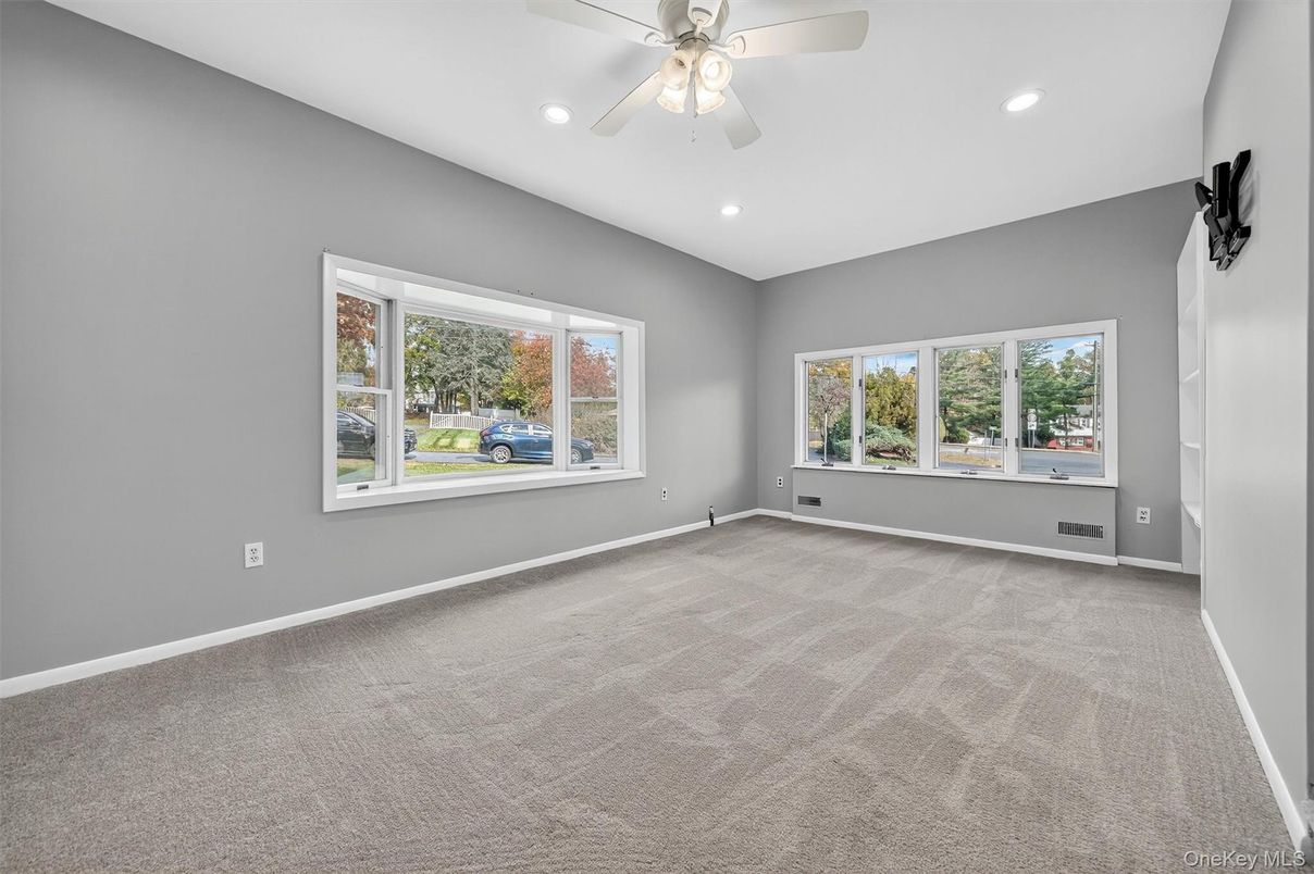 Empty room, Interior, Recessed Lighting