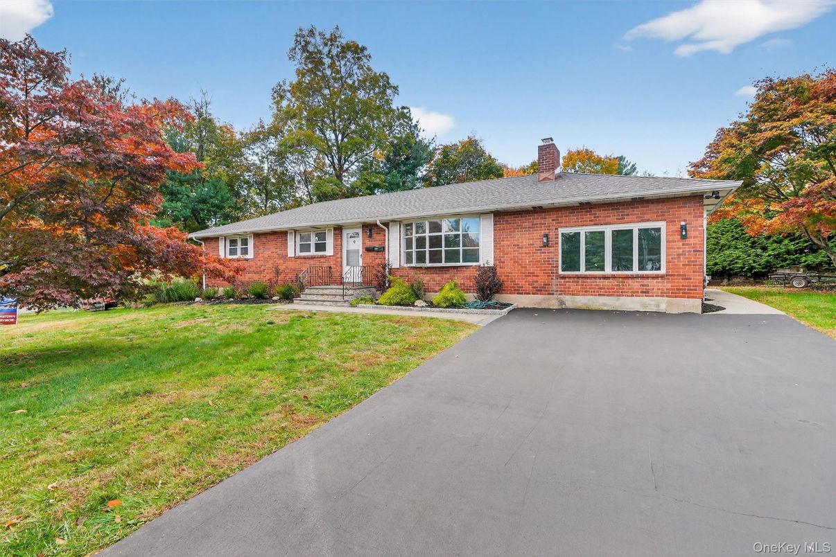 Exterior, Facade, Brick Facade, Ranch