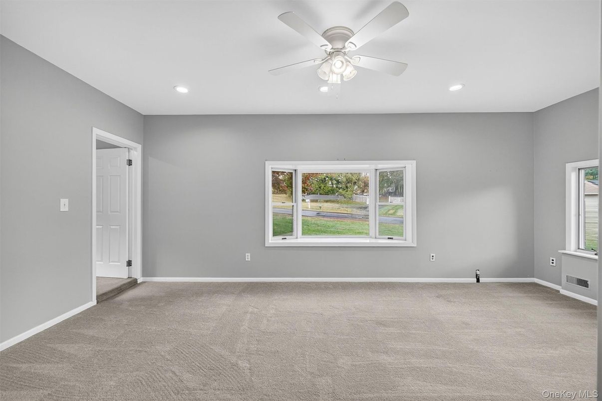 Empty room, Interior, Recessed Lighting