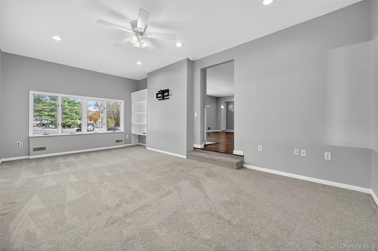 Empty room, Interior, Recessed Lighting