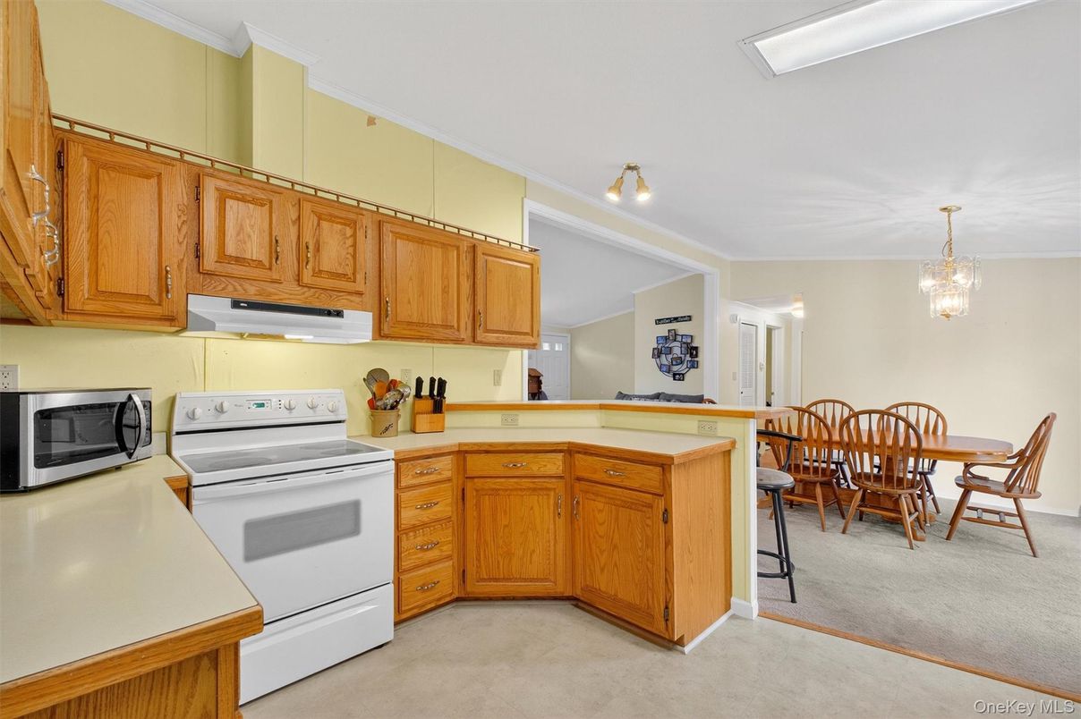 Chandelier, Dining room, Interior, Kitchen