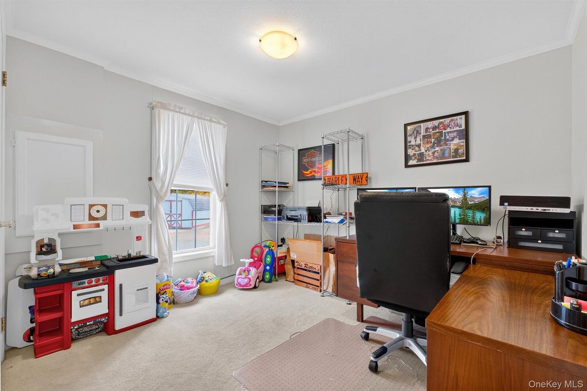 Home Office, Interior