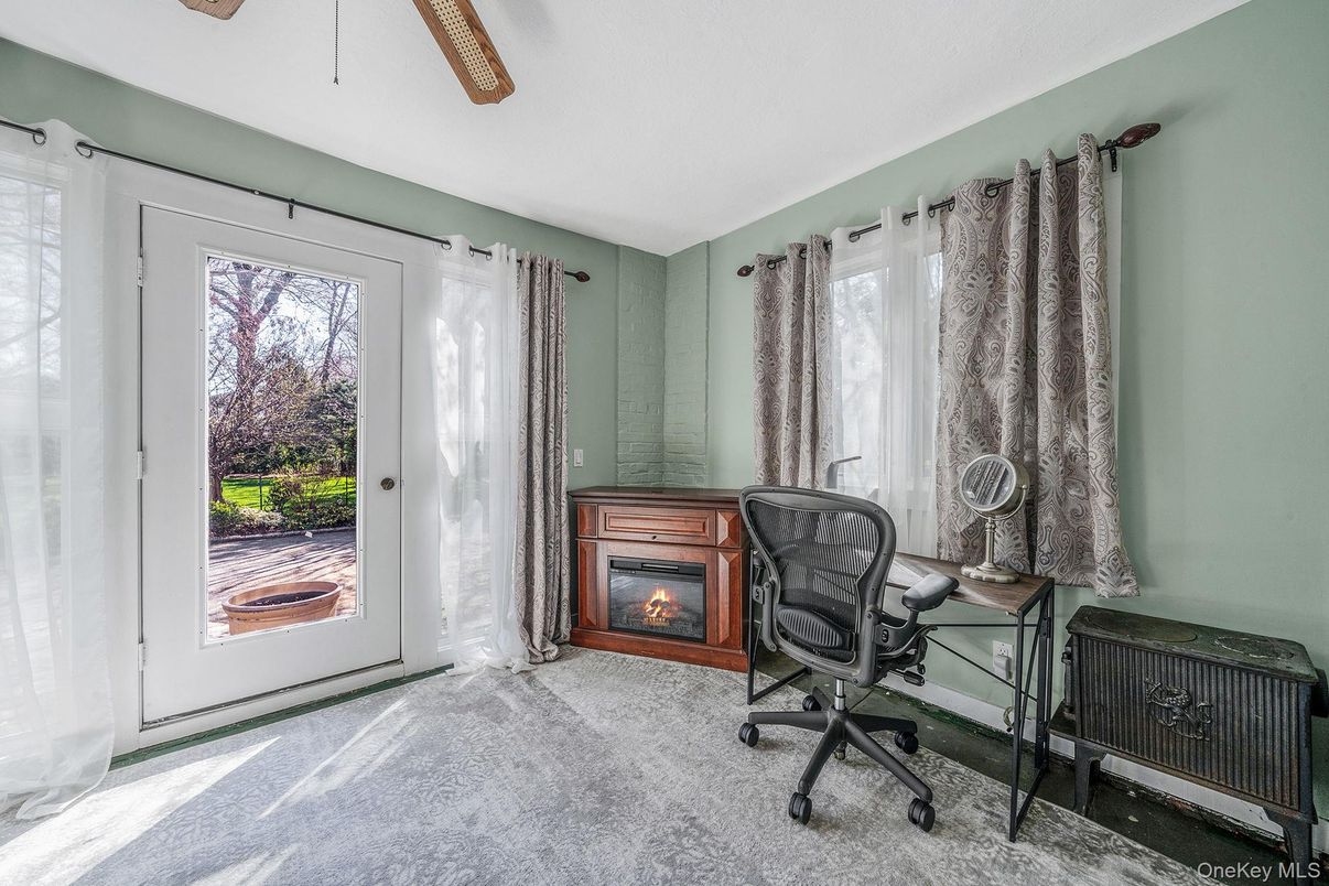 Home Office, Interior