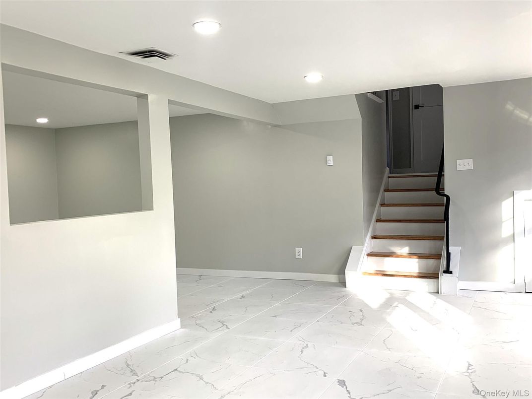 Empty room, Interior, Marble, Recessed Lighting