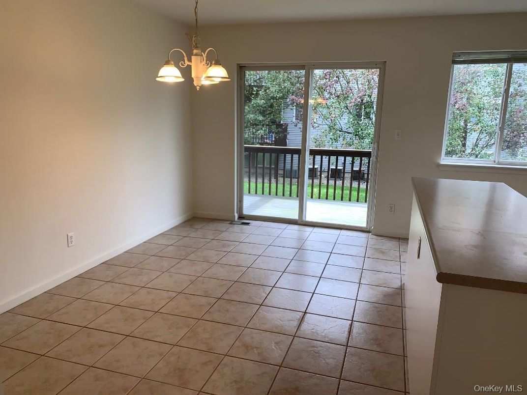 Empty room, Interior, Pendant Lights