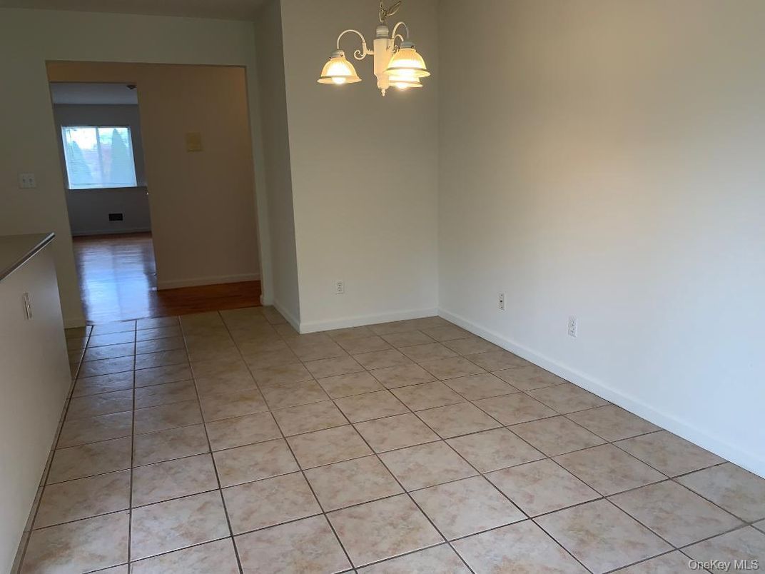 Empty room, Interior, Pendant Lights