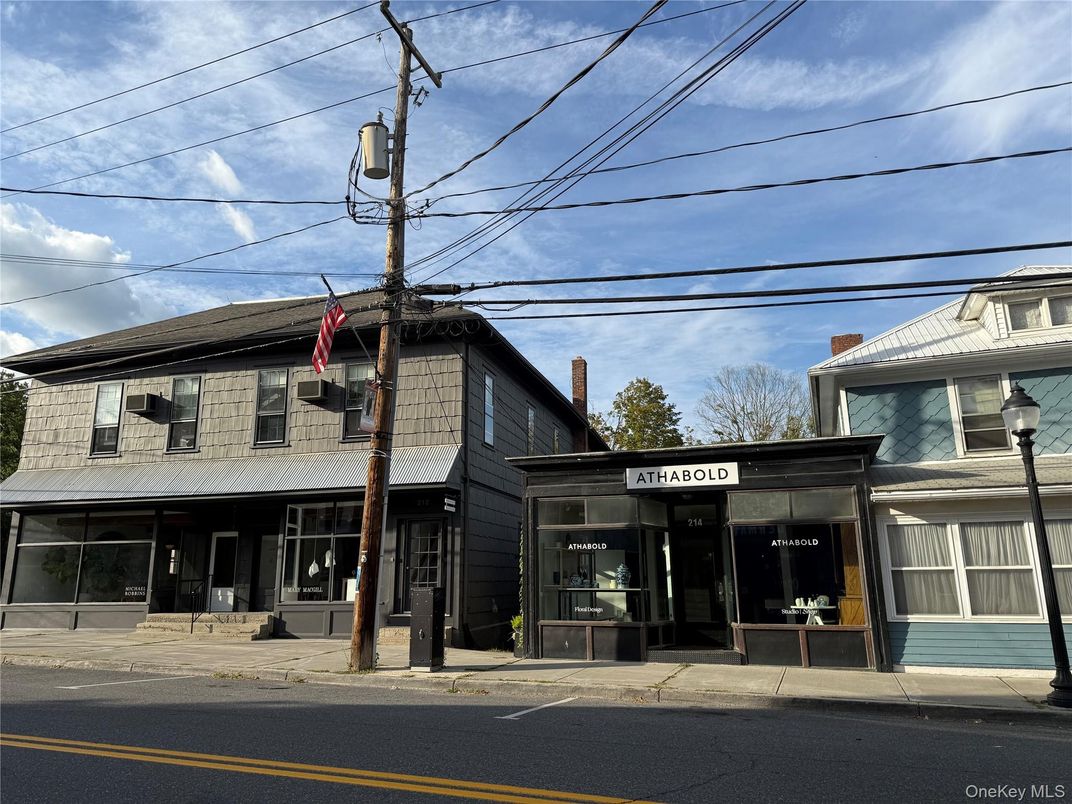 Exterior, Facade, Queen Anne Victorian