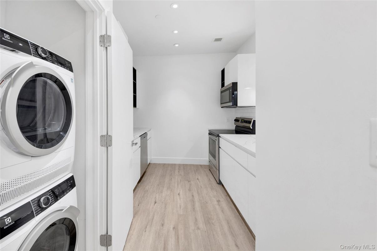 Interior, Recessed Lighting, Utility Closets, Washer, Wood Texture Flooring