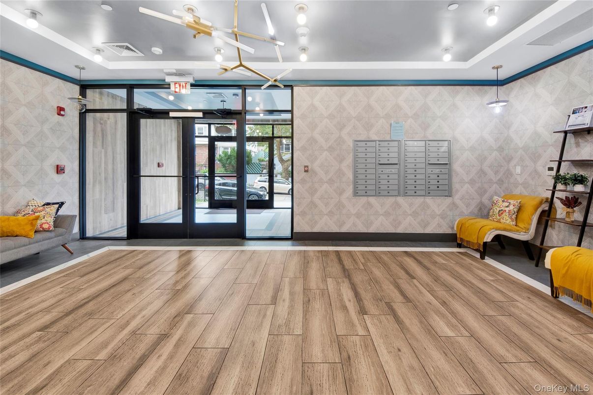 Interior, Pendant Lights, Recessed Lighting, Wood Texture Flooring