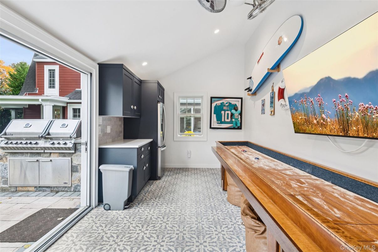 Game Room, Interior, Recessed Lighting
