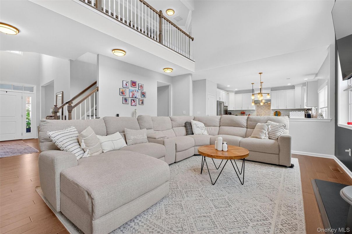 Interior, Kitchen, Living room, Pendant Lights, Recessed Lighting, Wood Texture Flooring