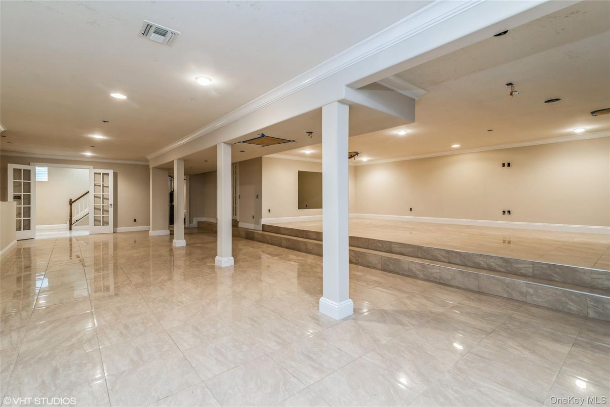 Empty room, Interior, Recessed Lighting