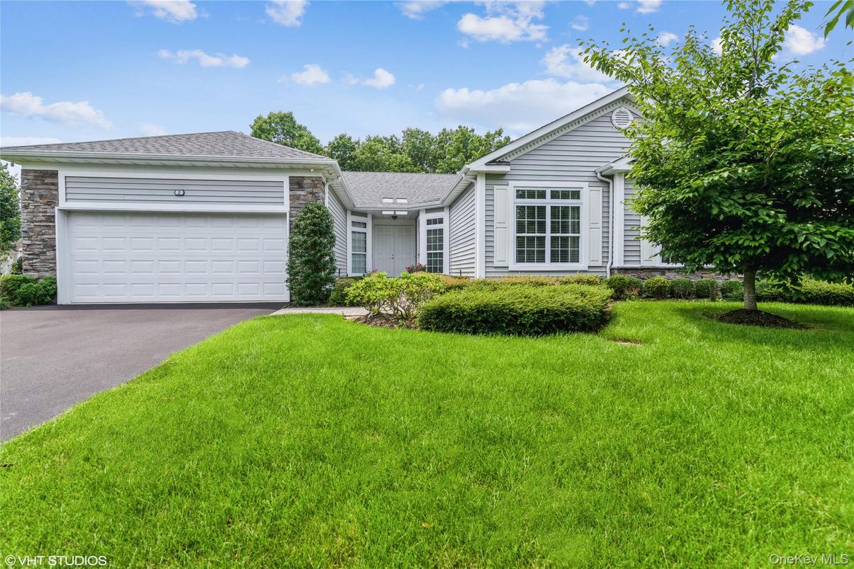 Attached, Exterior, Facade, Ranch