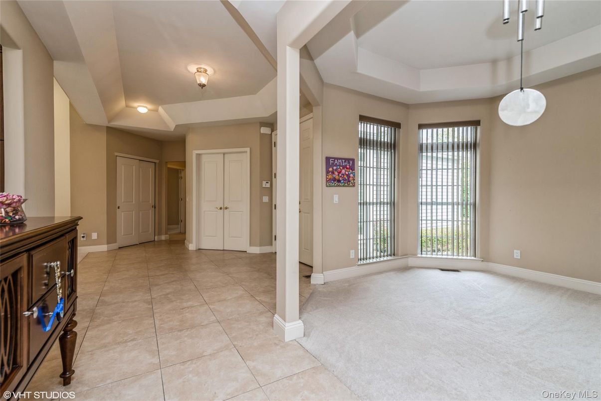 Empty room, Interior, Pendant Lights