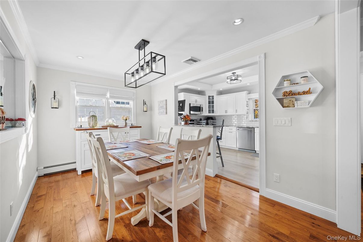 Dining room, Interior, Kitchen, Pendant Lights, Recessed Lighting, Wood Texture Flooring