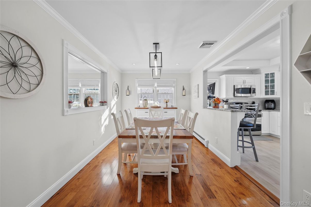 Dining room, Interior, Kitchen, Pendant Lights, Recessed Lighting, Wood Texture Flooring
